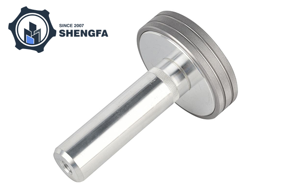 ¿Cuáles son las ventajas clave de la forja y la fundición, respectivamente?